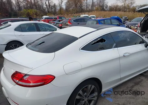 2017 Mercedes-Benz C 300 4Matic z USA, uszkodzony, nr VIN WDDWJ4KB9HF416107